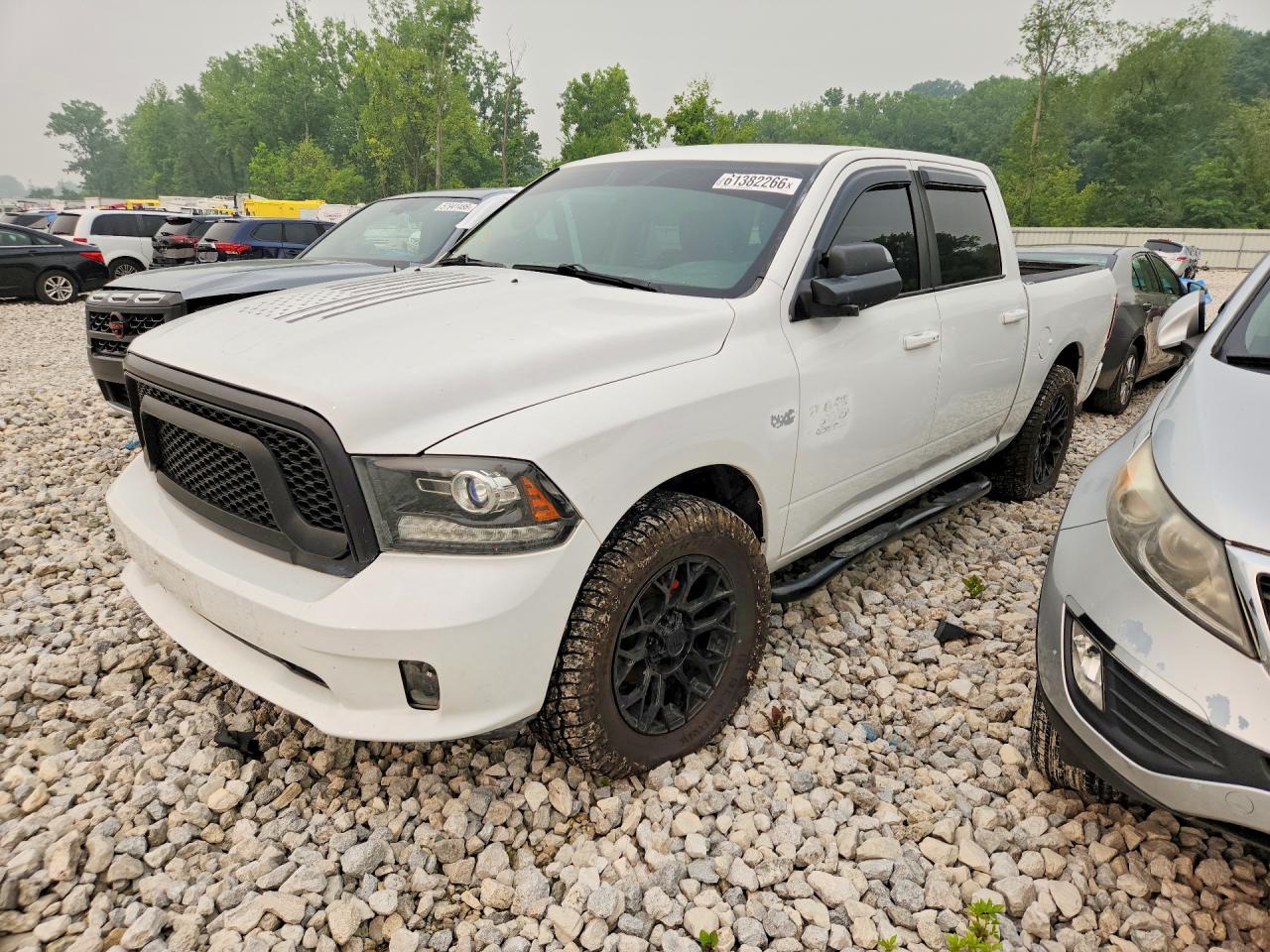 2016 Ram 1500 Sport, VIN 1C6RR7MT3GS129043 — Вандализм