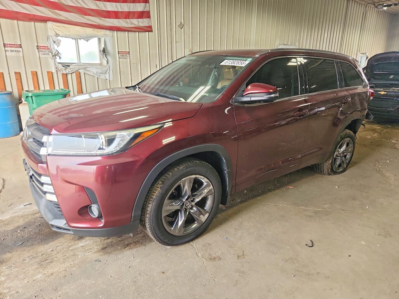 2018 Toyota Highlander Limited Platinum, VIN 5TDDZRFH0JS834857 — Rear end
