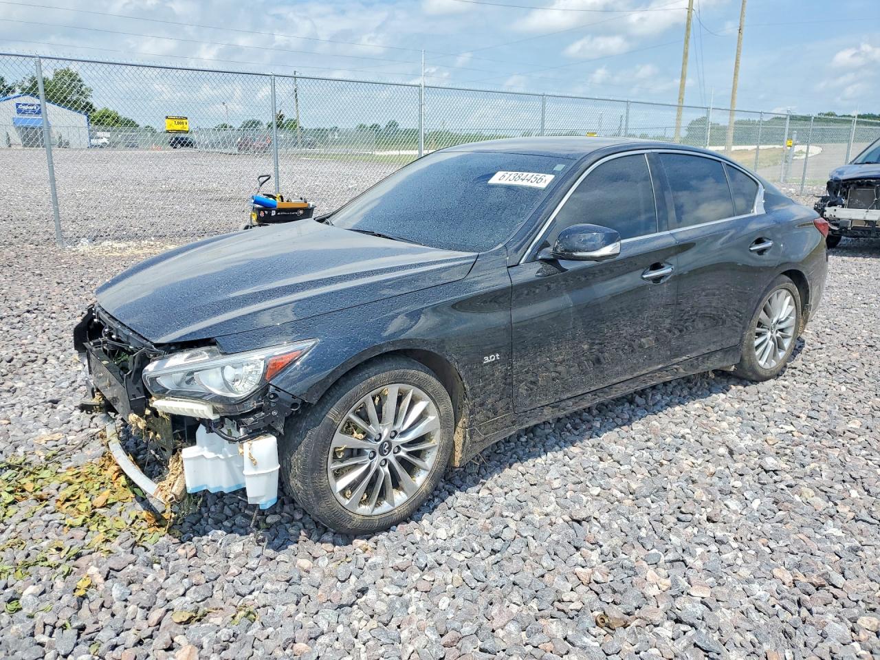 2019 Infiniti Q50 Luxe, VIN JN1EV7AR8KM553037 — Перед
