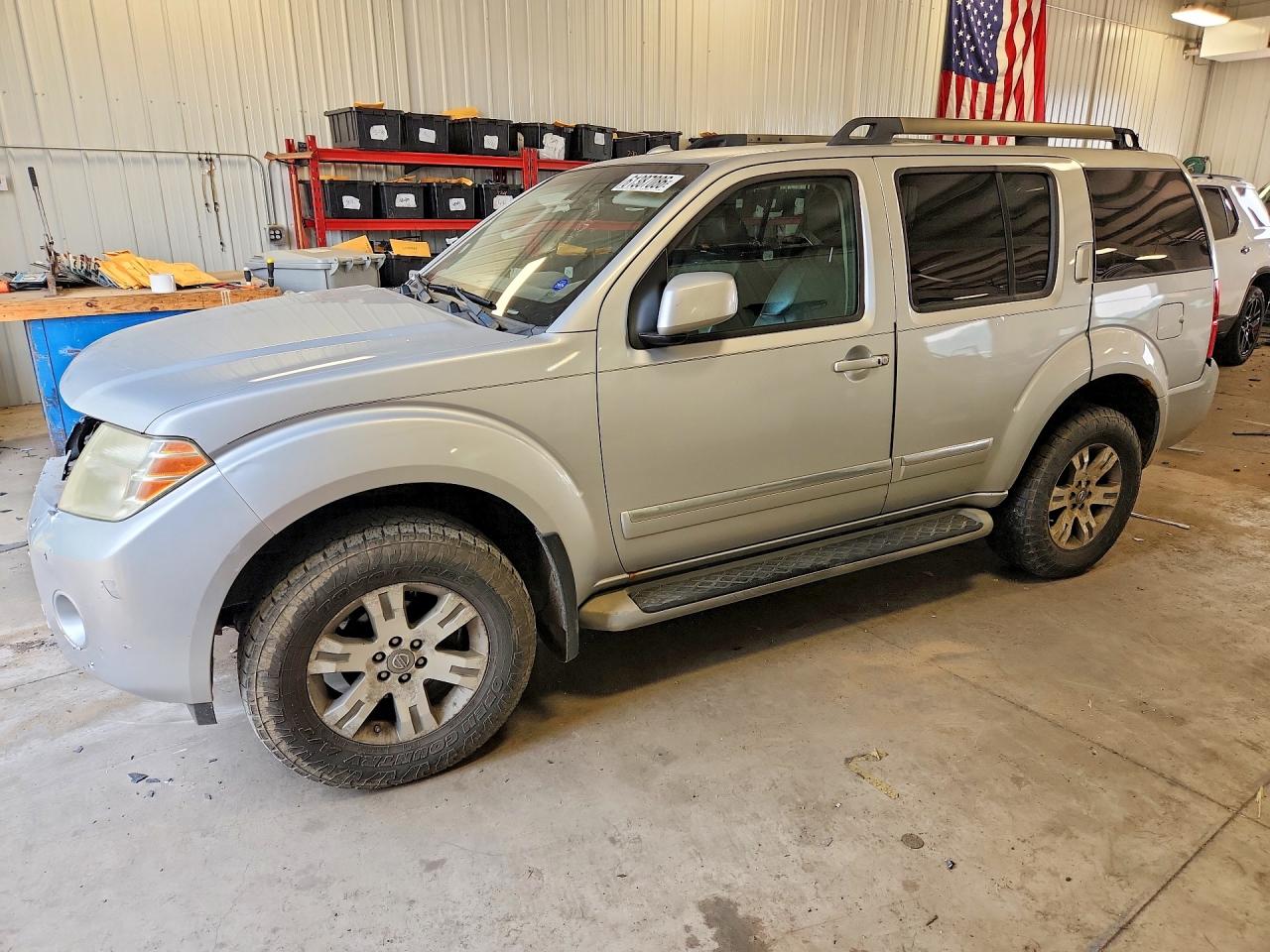 2011 Nissan Pathfinder Silver, VIN 5N1AR1NB7BC610906 — Front end