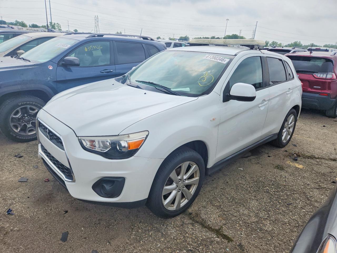 2015 Mitsubishi Outlander ES, VIN 4A4AP3AU2FE015803 — Мелкие вмятины и царапины