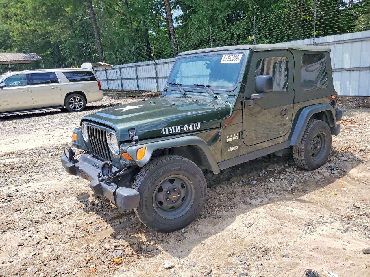 2004 Jeep Wrangler X, VIN 1J4FA39S94P715380 — Front end