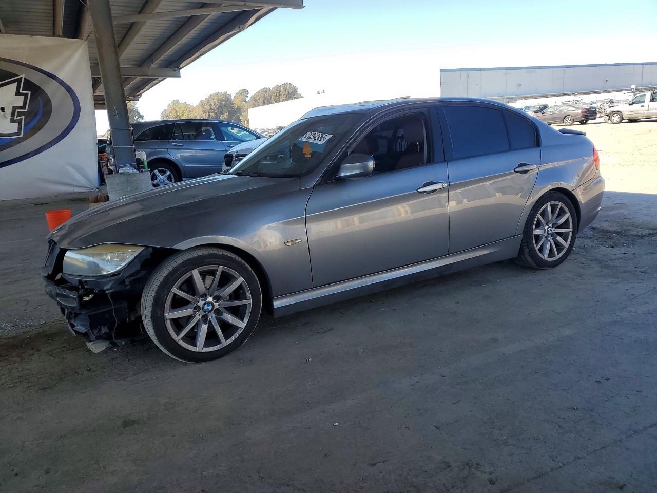 2011 BMW 3 Series 328i, VIN WBAPH7C59BE677901 — Front end