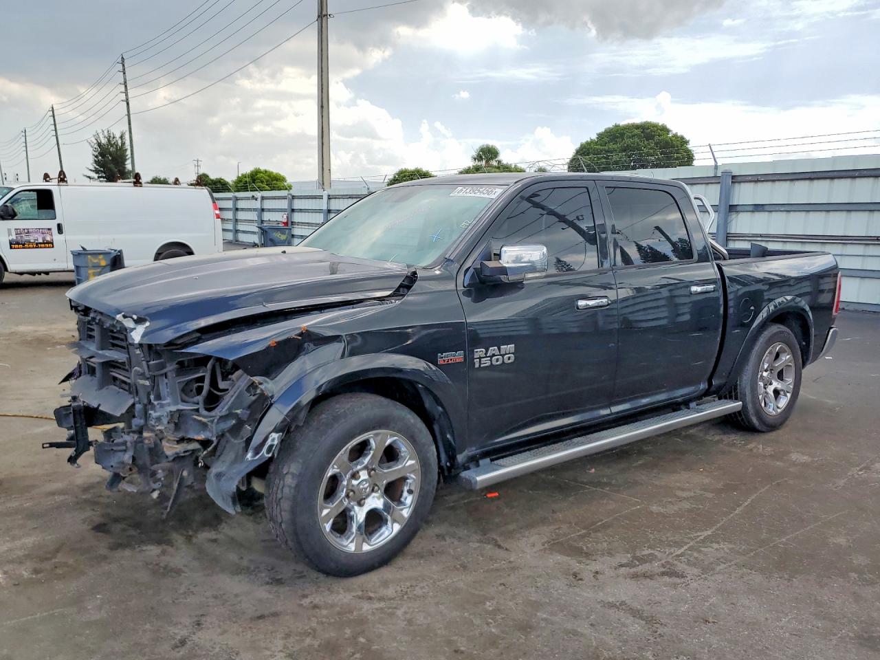 2016 Ram 1500 Laramie, VIN 1C6RR6NT4GS147978 — Front end