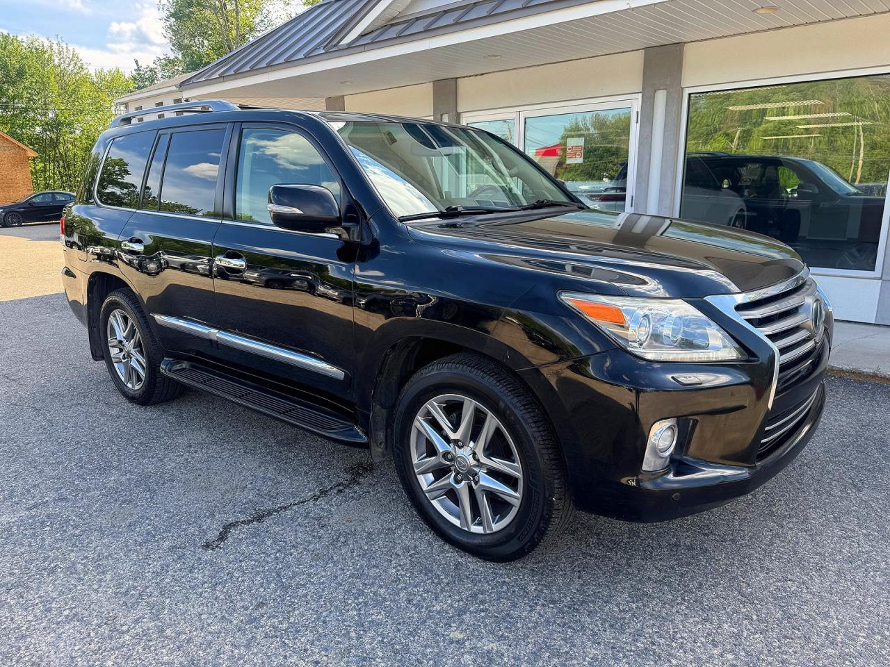 2015 Lexus LX 570, VIN JTJHY7AX9F4181761 — Minor dents and scratches