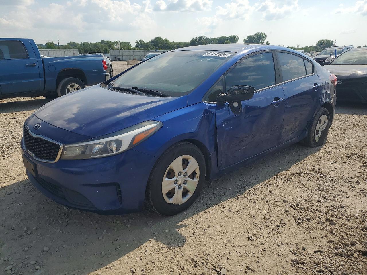2017 Kia Forte LX, VIN 3KPFK4A78HE029465 — Side