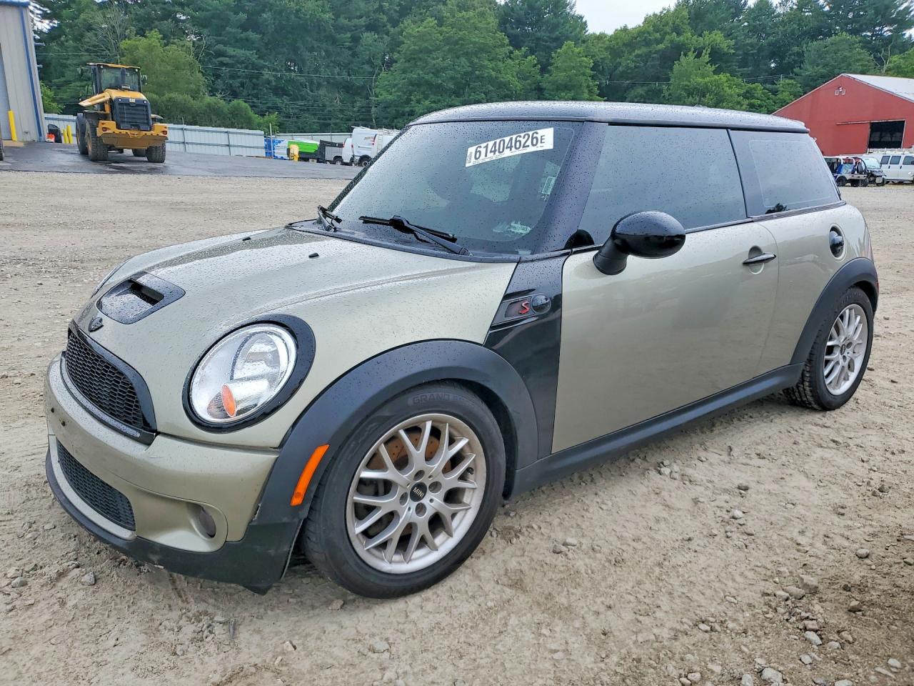 2008 MINI Hardtop S, VIN WMWMF73538TT90048 — Днище