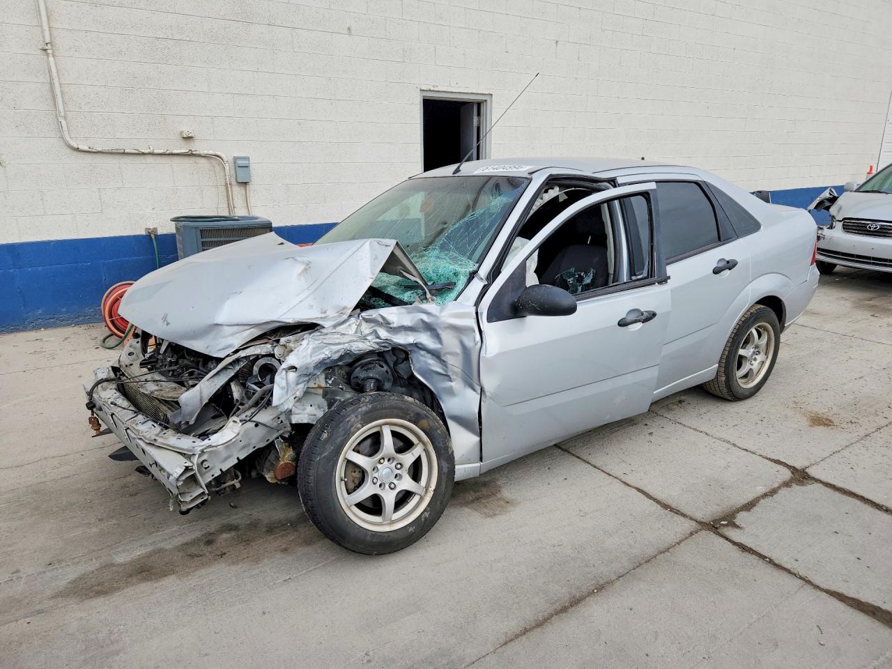 2007 Ford Focus S, VIN 1FAFP34N97W179827 — Front end