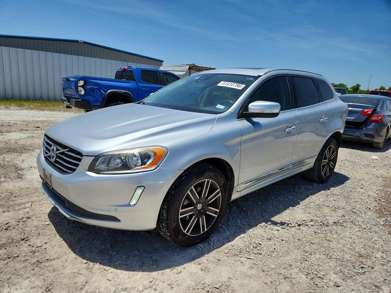 2016 Volvo XC60 T5 Drive-E Premier, VIN YV440MDK2G2849238 — Rear end