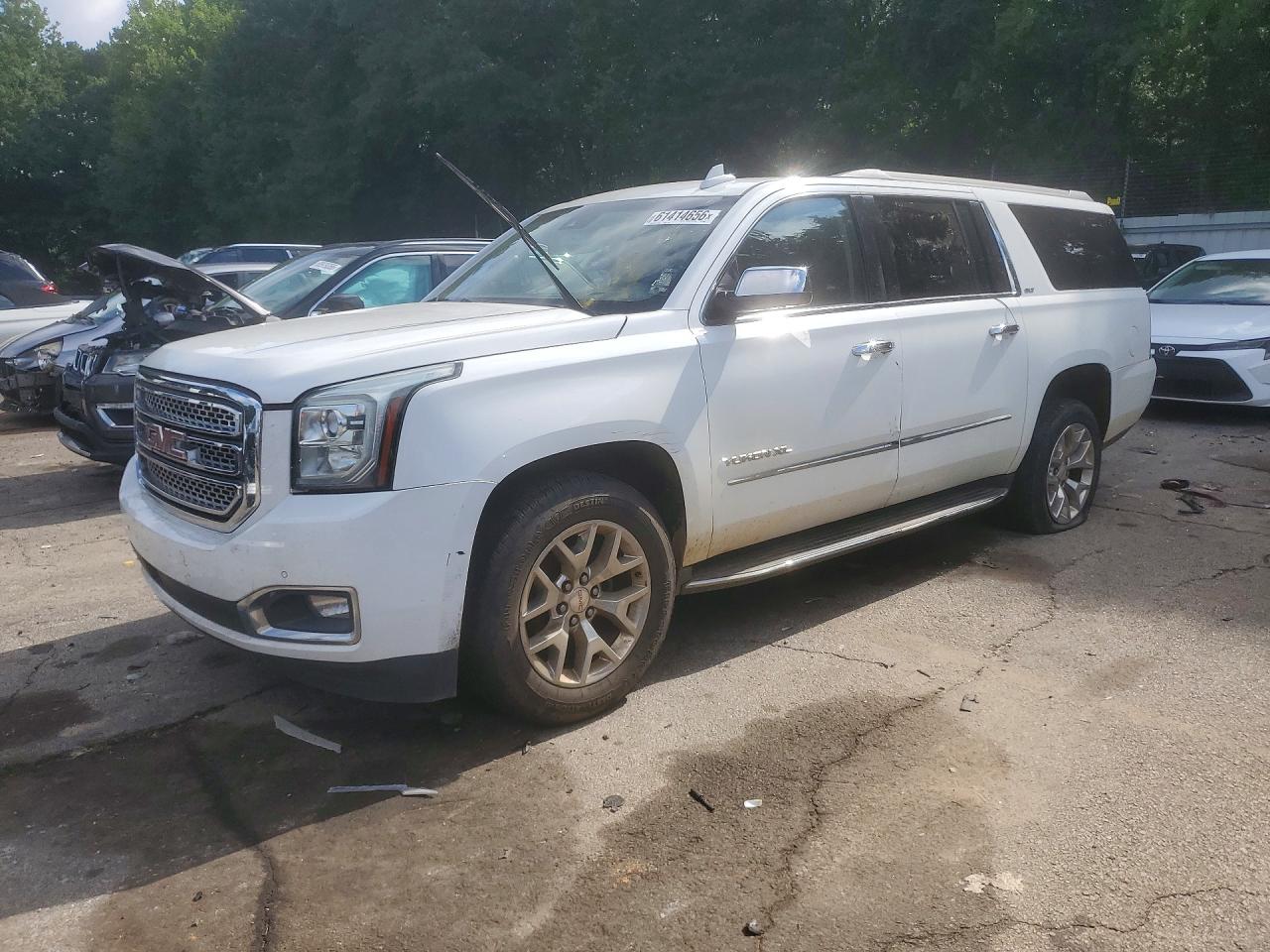 2017 GMC Yukon XL SLT, VIN 1GKS2GKC3HR164647 — Front end
