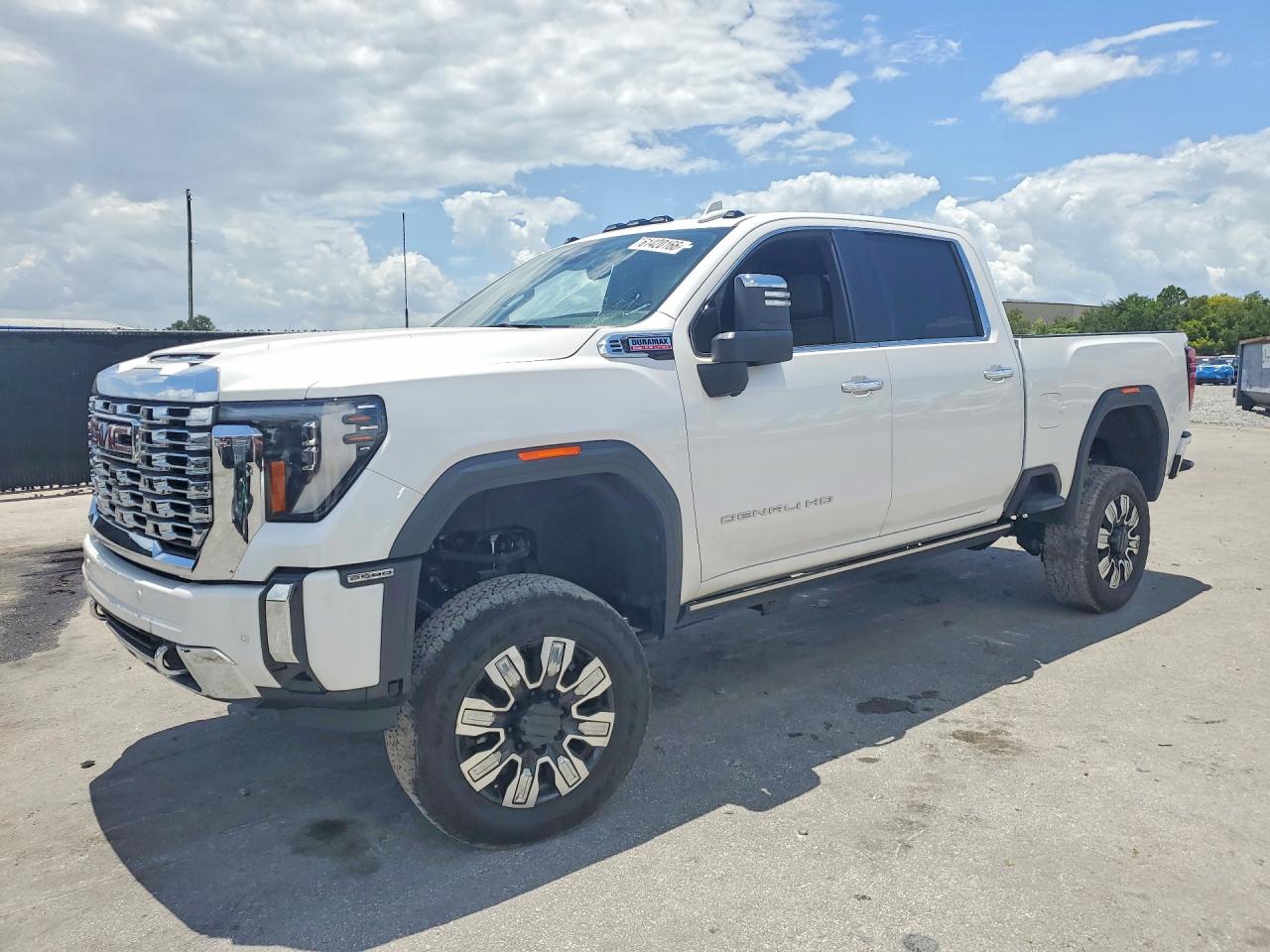 2024 GMC Sierra 2500HD Denali, VIN 1GT49REY5RF168754 — Minor dents and scratches
