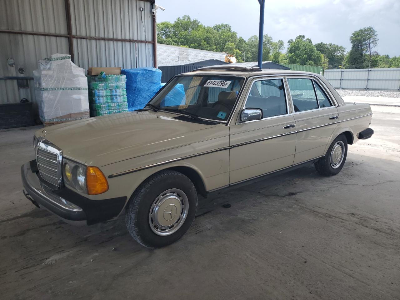 1982 Mercedes-Benz 240 Series 240D, VIN WDBAB23A5CB334921 — Normal wear