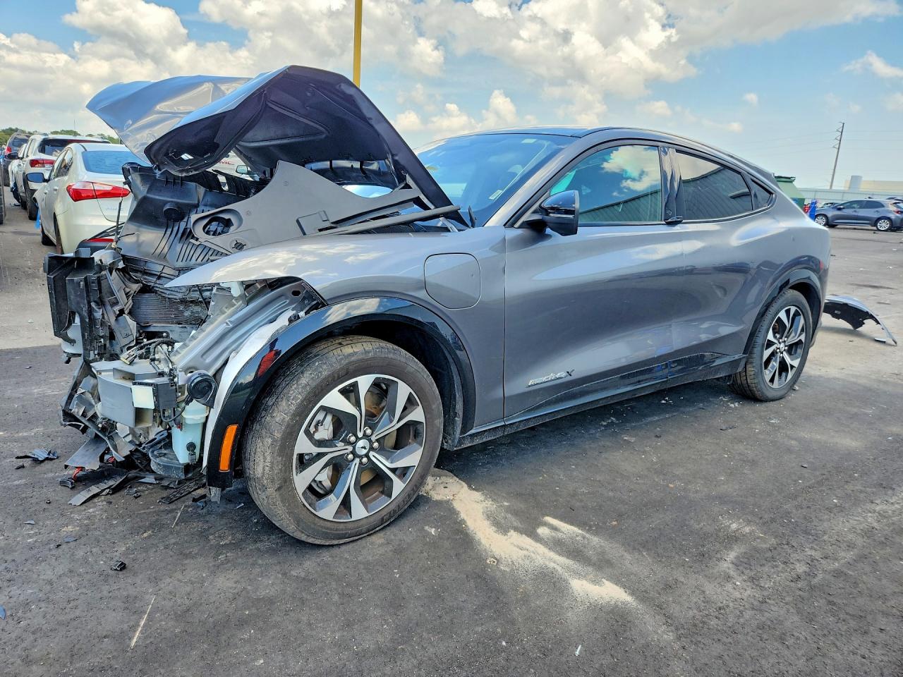 2023 Ford Mustang Mach-E Premium, VIN 3FMTK3SU4PMB05491 — Front end