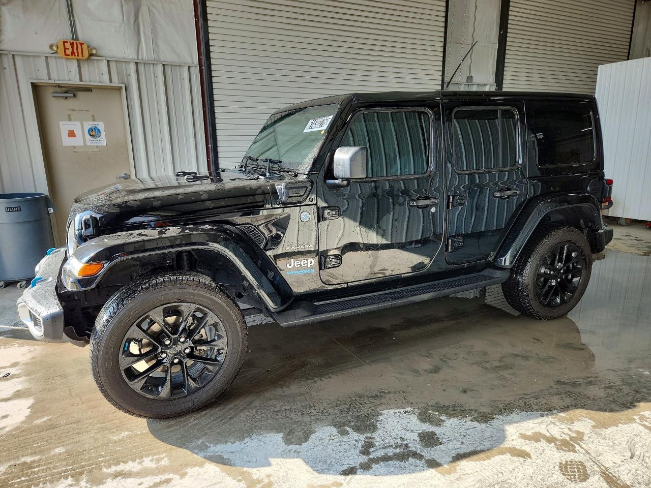 2022 Jeep Wrangler Unlimited Sahara, VIN 1C4JJXP63NW153285 — Minor dents and scratches