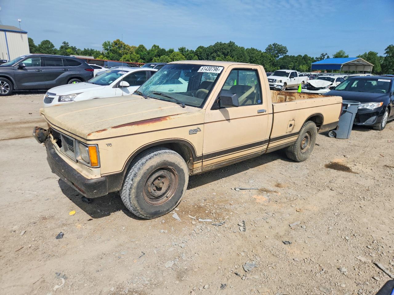 1983 GMC Sonoma, VIN 1GTCS14B1D2513776 — Front end