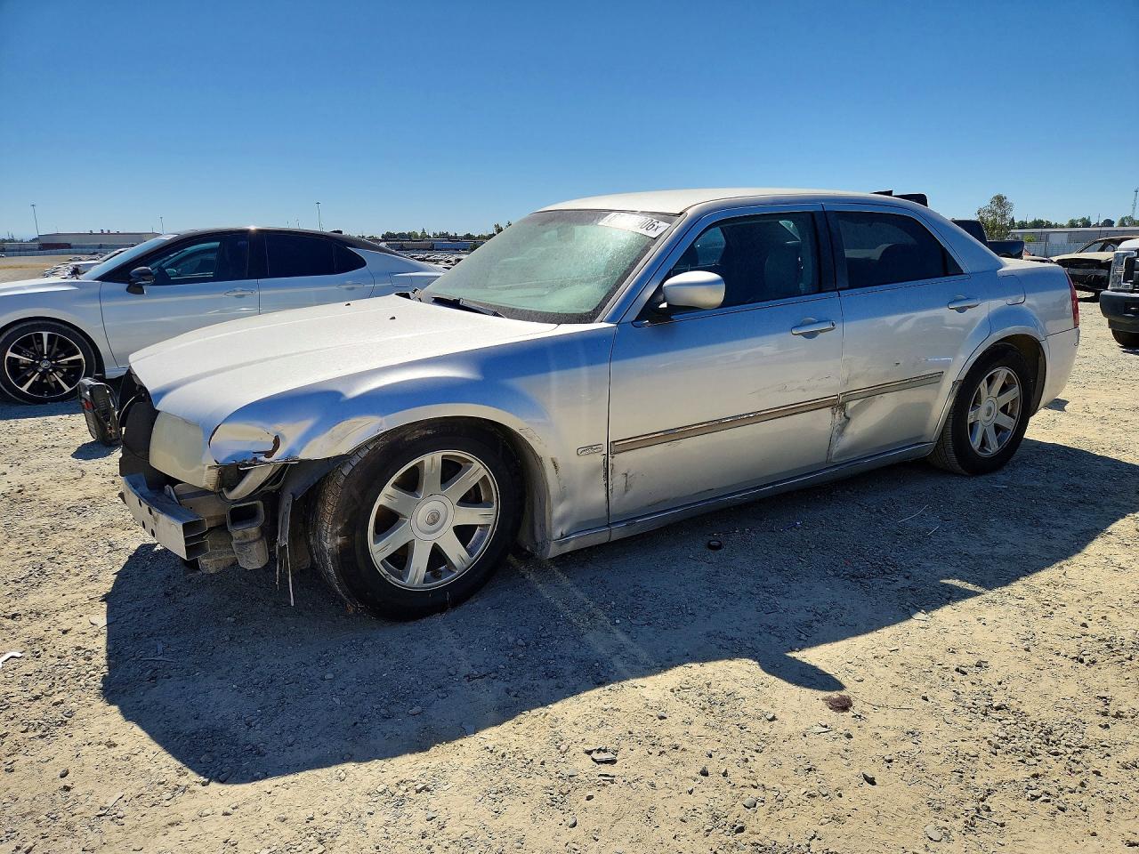2007 Chrysler 300 Touring, VIN 2C3KA53GX7H722209 — Перед