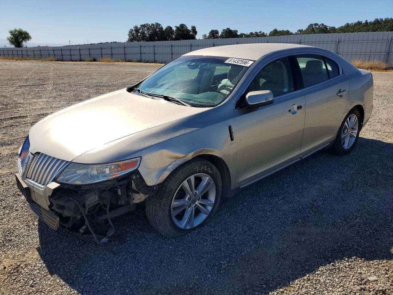 2010 Lincoln MKS, VIN 1LNHL9DR5AG607619 — Front end