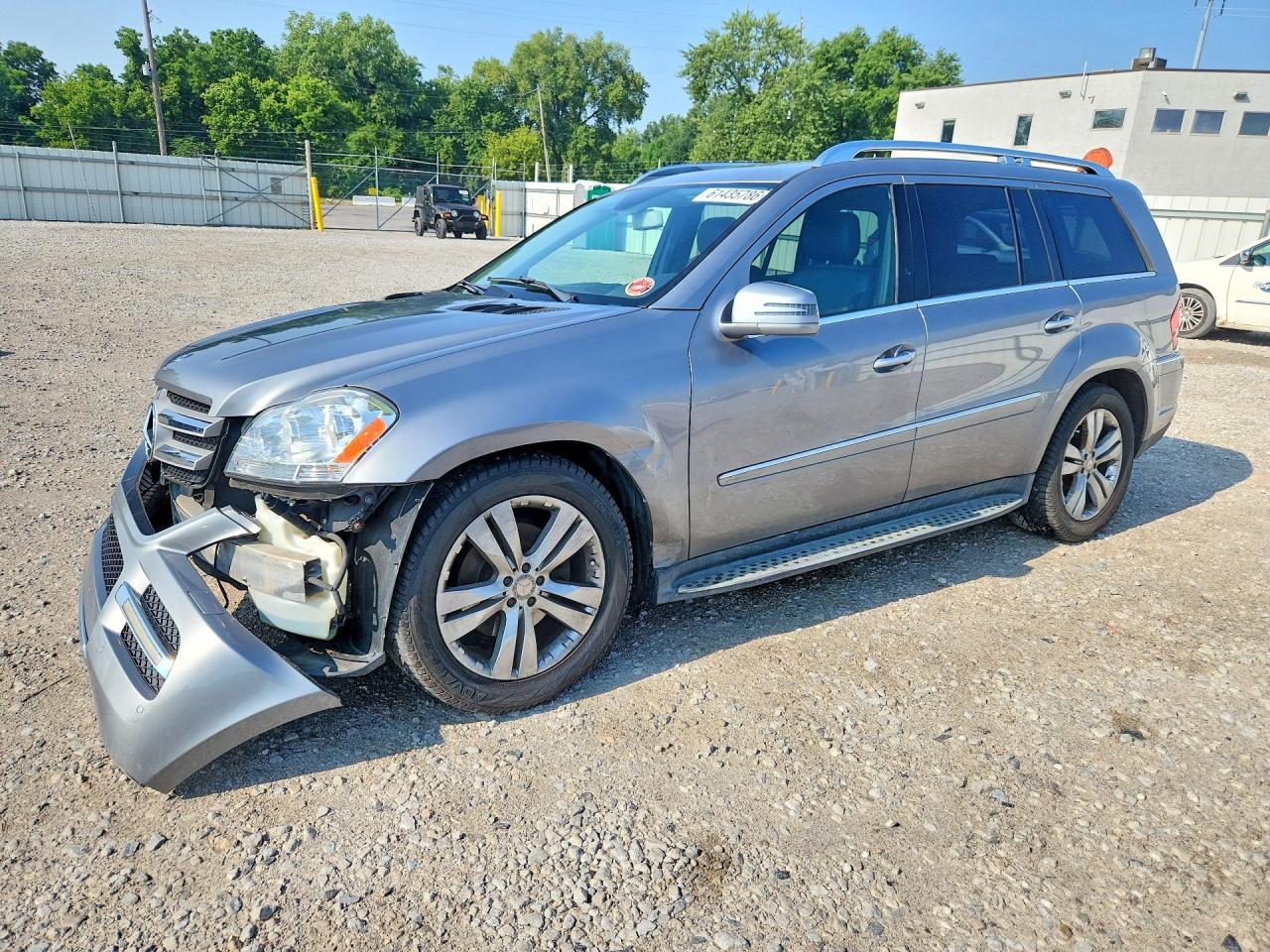 2011 Mercedes-Benz GL 450, VIN 4JGBF7BE0BA742108 — Front end
