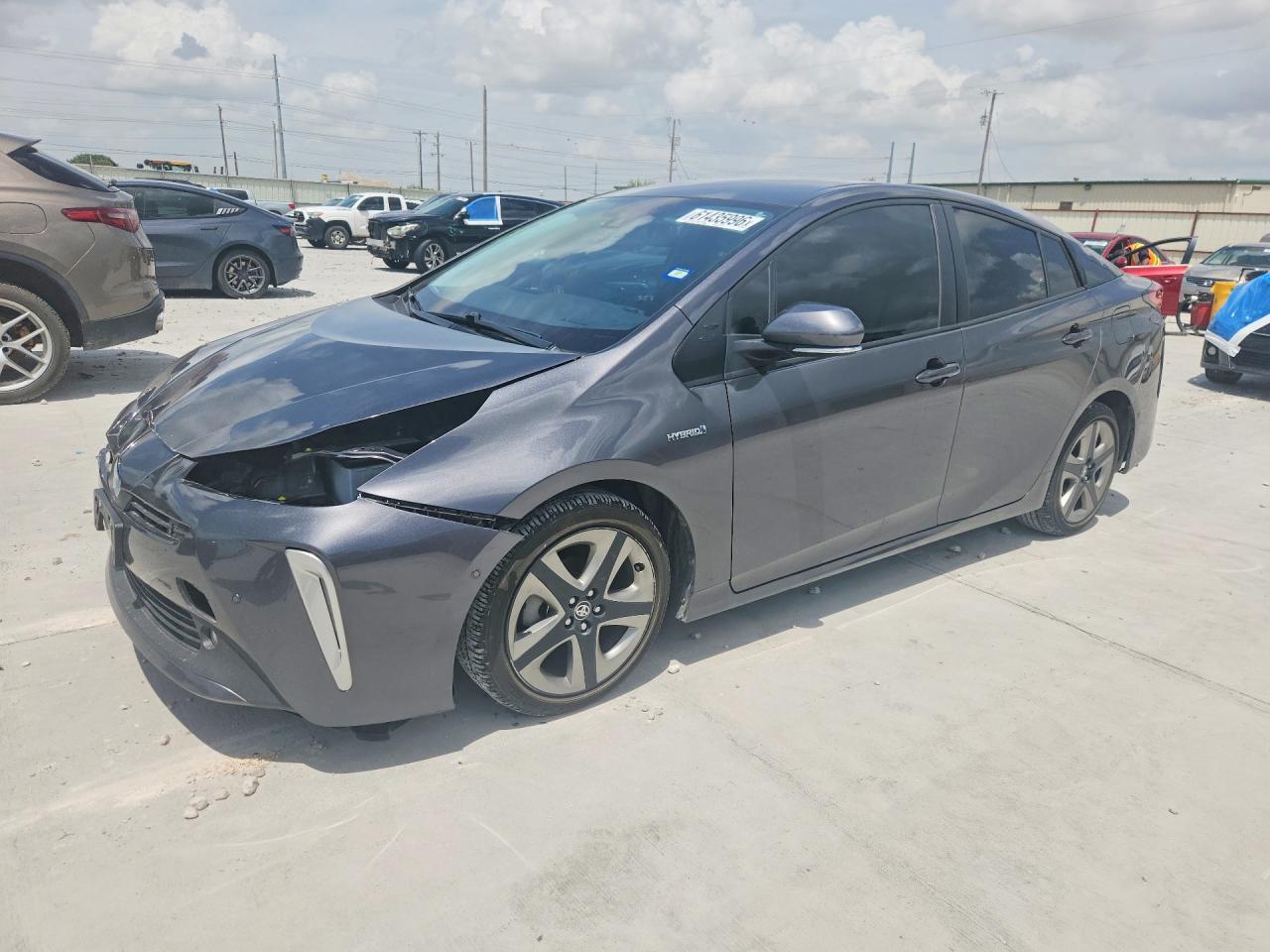 2022 Toyota Prius L Eco, VIN JTDKAMFU2N3168560 — Перед