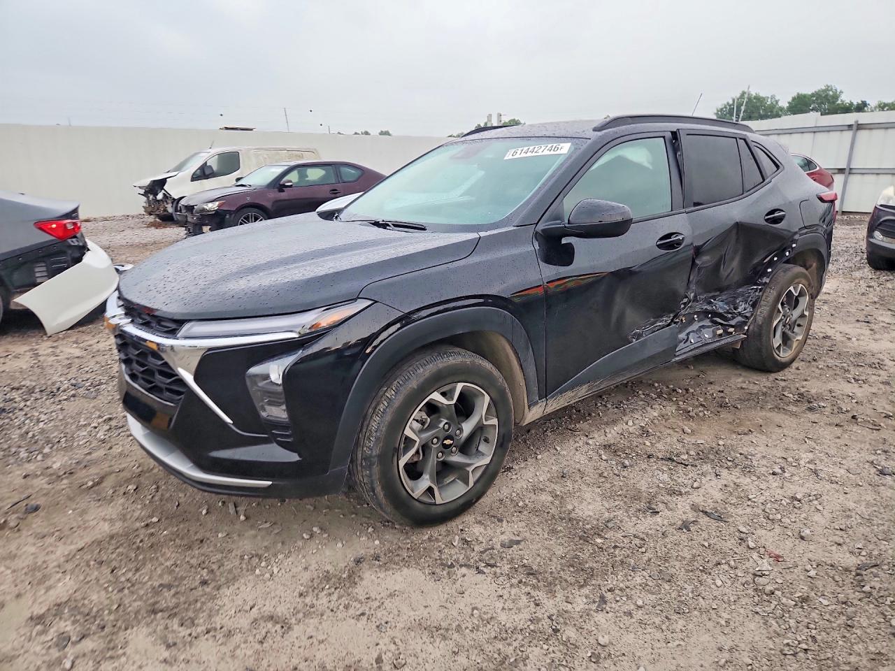 2024 Chevrolet Trax LT, VIN KL77LHE24RC236044 — Side
