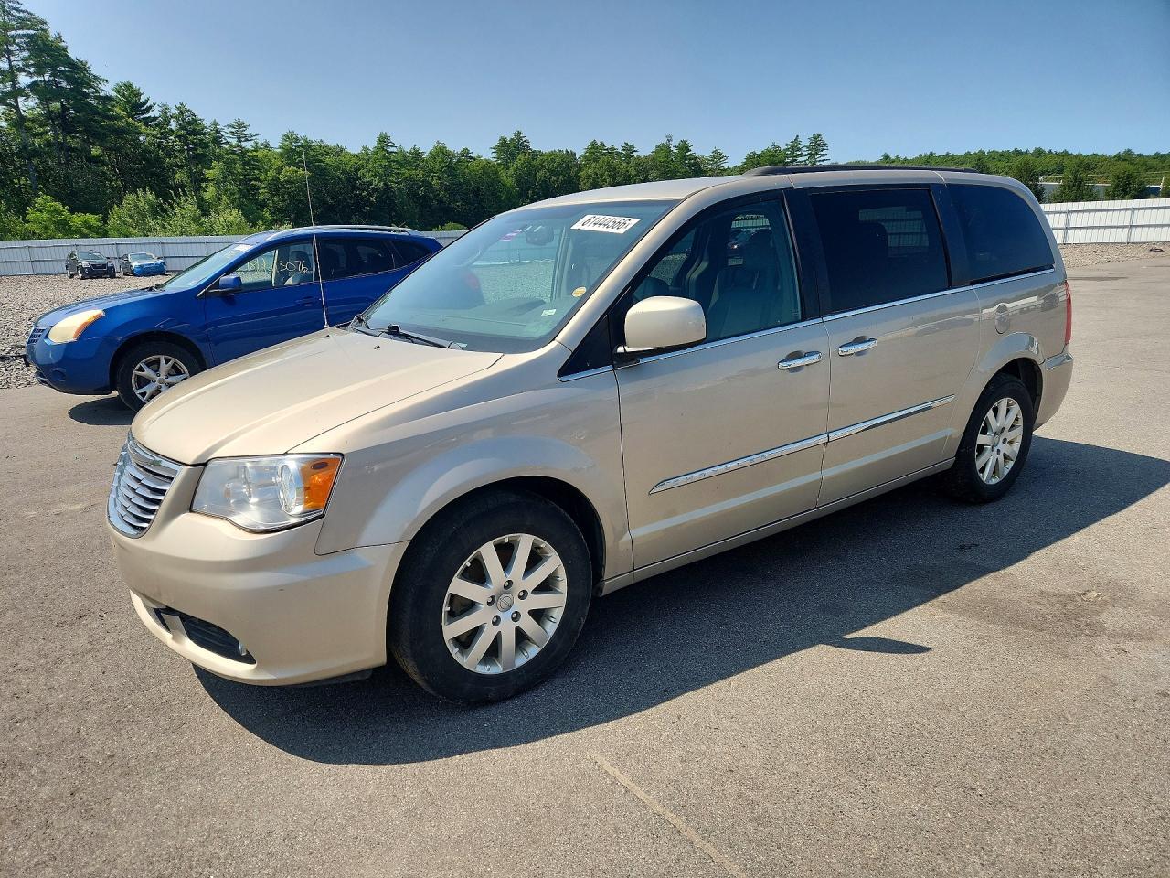 2016 Chrysler Town & Country Touring, VIN 2C4RC1BGXGR112769 — Normal wear