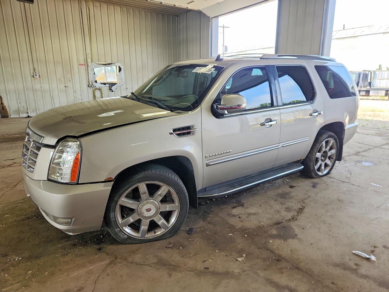 2009 Cadillac Escalade, VIN 1GYFK23279R230666 — Перед