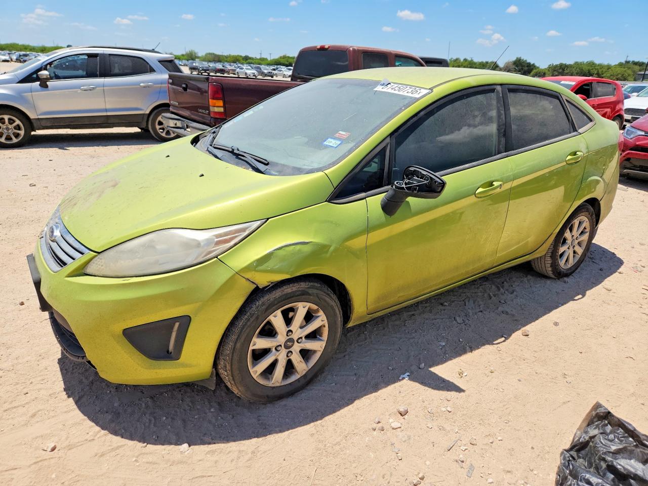 2013 Ford Fiesta SE, VIN 3FADP4BJ7DM140971 — Front end