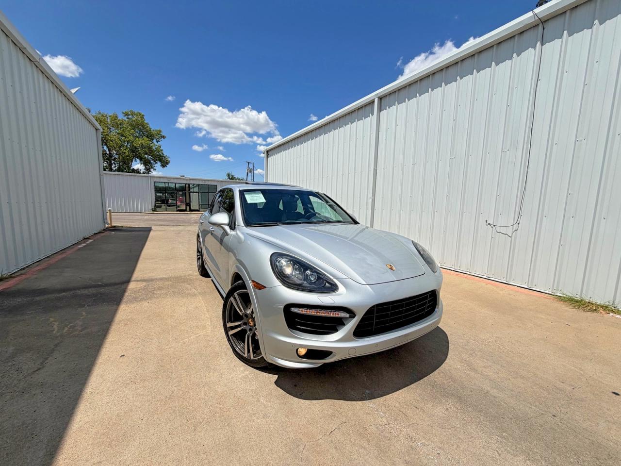 2014 Porsche Cayenne GTS, VIN WP1AD2A22ELA75002 — Мелкие вмятины и царапины