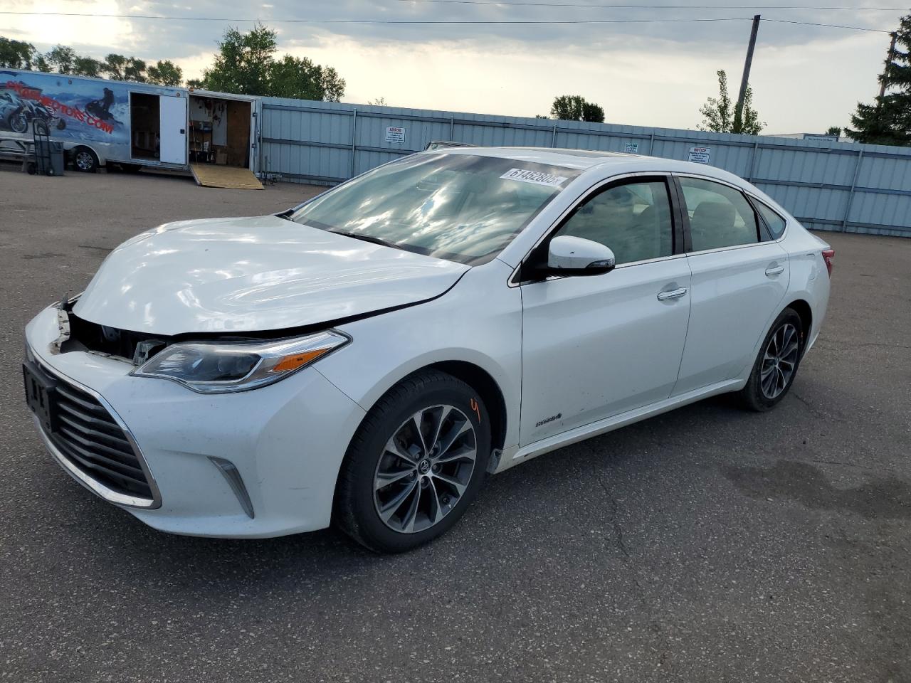 2016 Toyota Avalon XLE Premium, VIN 4T1BD1EB8GU054156 — Front end