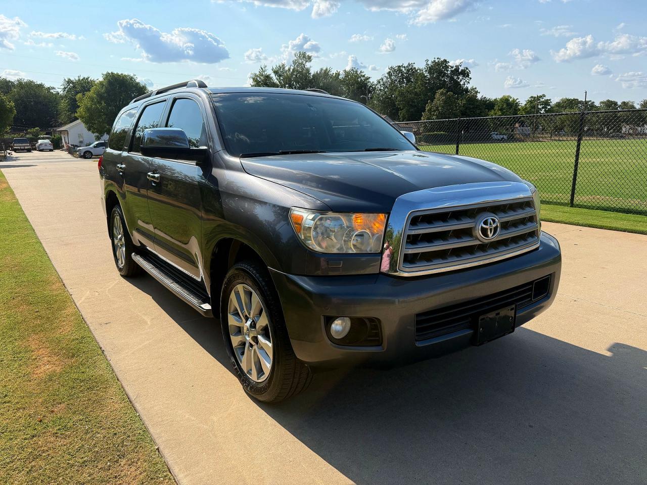 2012 Toyota Sequoia Platinum, VIN 5TDDW5G11CS071124 — Minor dents and scratches