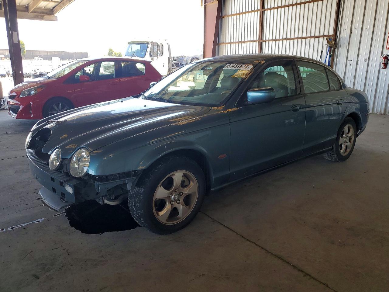 2001 Jaguar S-Type V6, VIN SAJDA01N71FM07144 — Front end