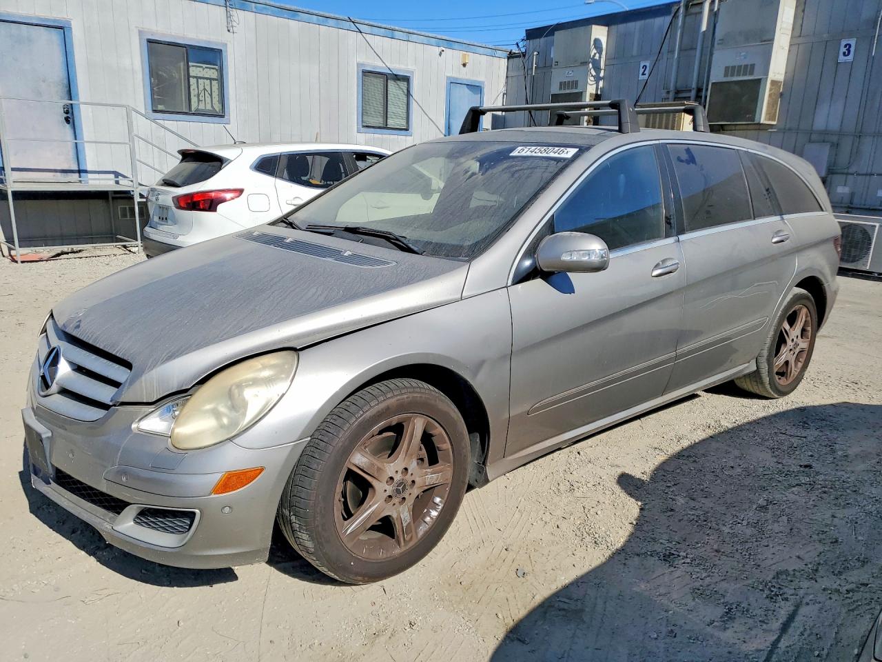 2006 Mercedes-Benz R 5.0L, VIN 4JGCB75E66A001236 — Side