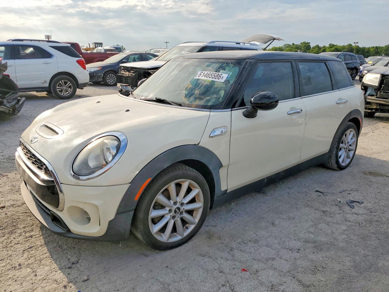 2016 MINI Clubman S, VIN WMWLN9C54G2E47908 — Minor dents and scratches
