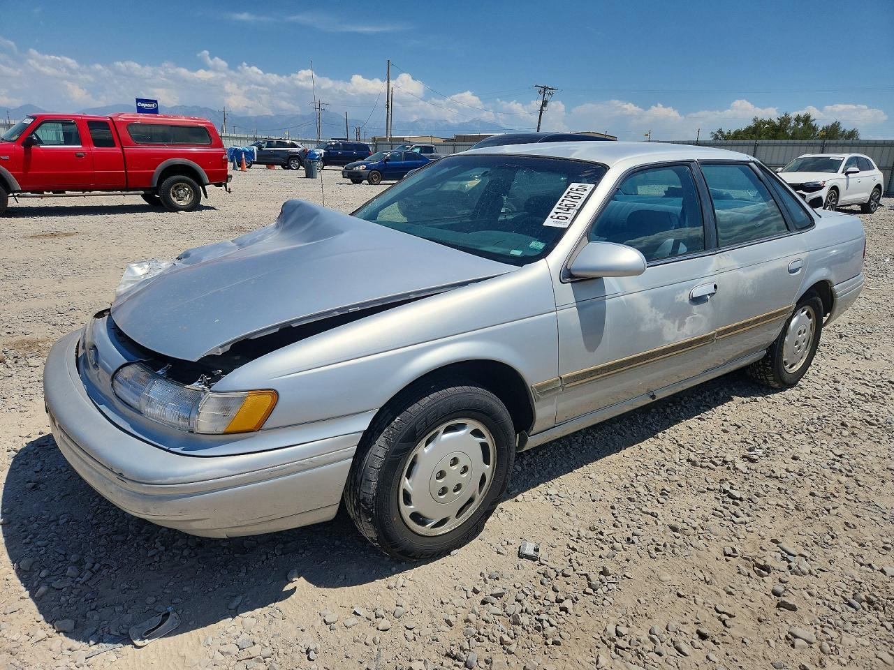 1995 Ford Taurus GL, VIN 1FALP5244SG323943 — Front end