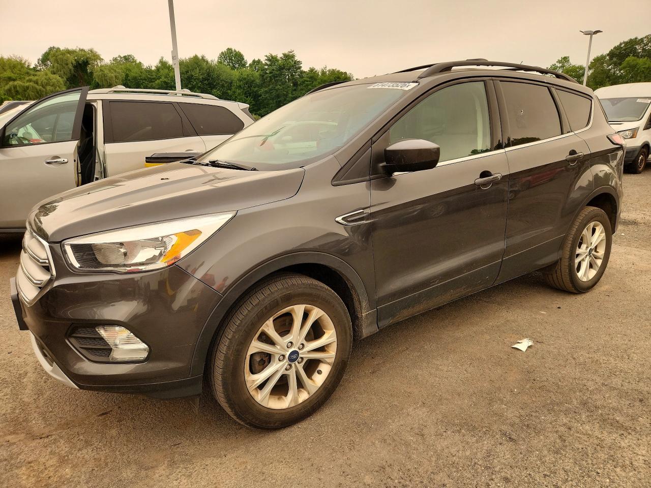 2018 Ford Escape SE, VIN 1FMCU9GD0JUC98408 — Minor dents and scratches