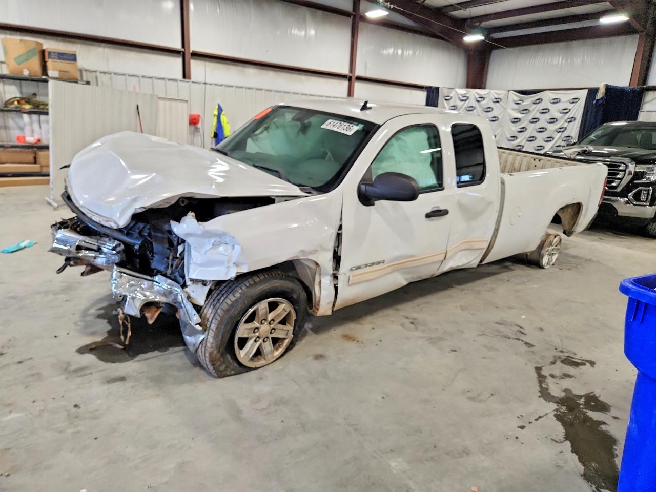 2011 GMC Sierra 1500 SLE, VIN 1GTR1VE07BZ194177 — Front end