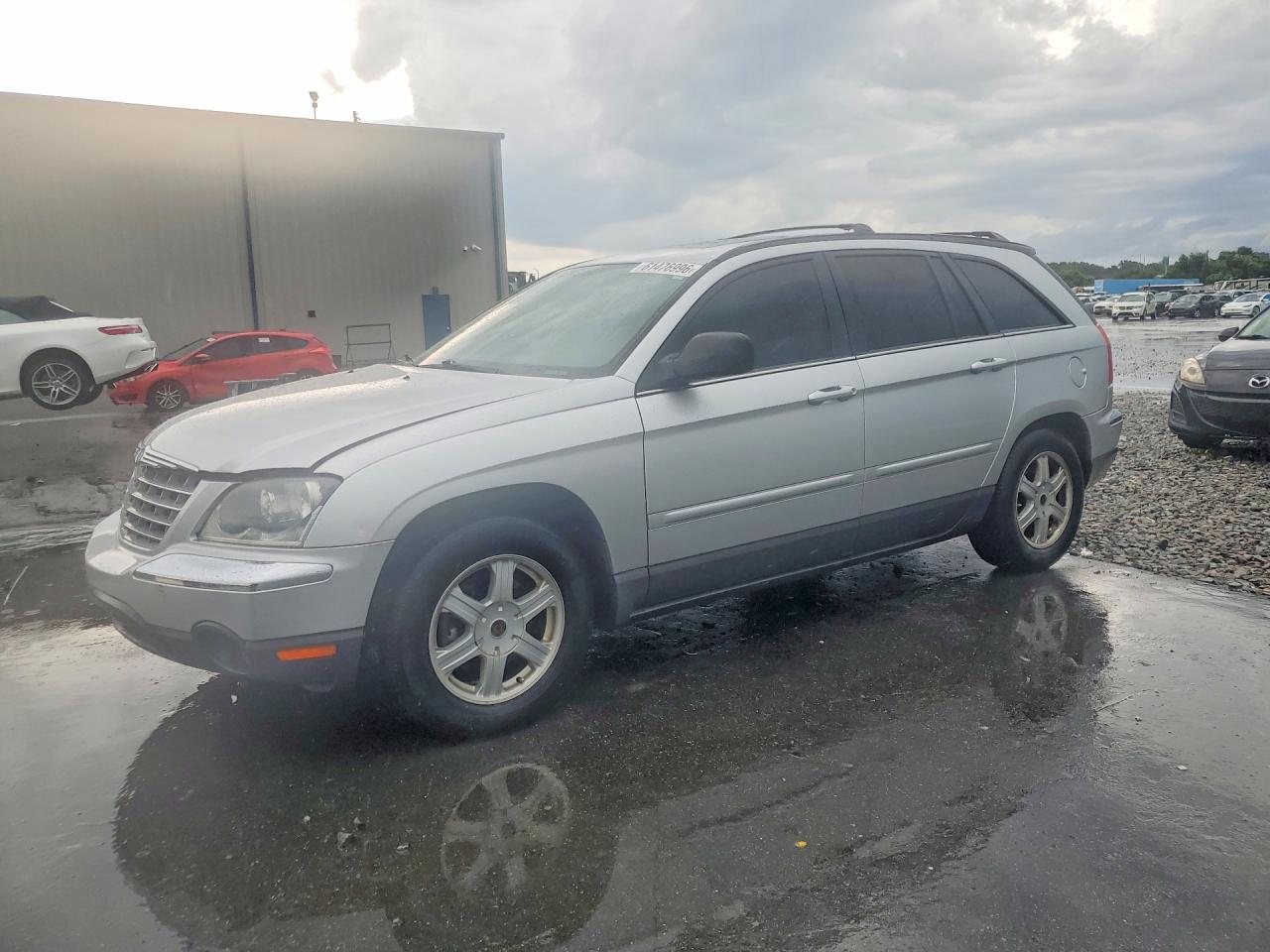 2006 Chrysler Pacifica Touring, VIN 2A4GM68416R614187 — Minor dents and scratches