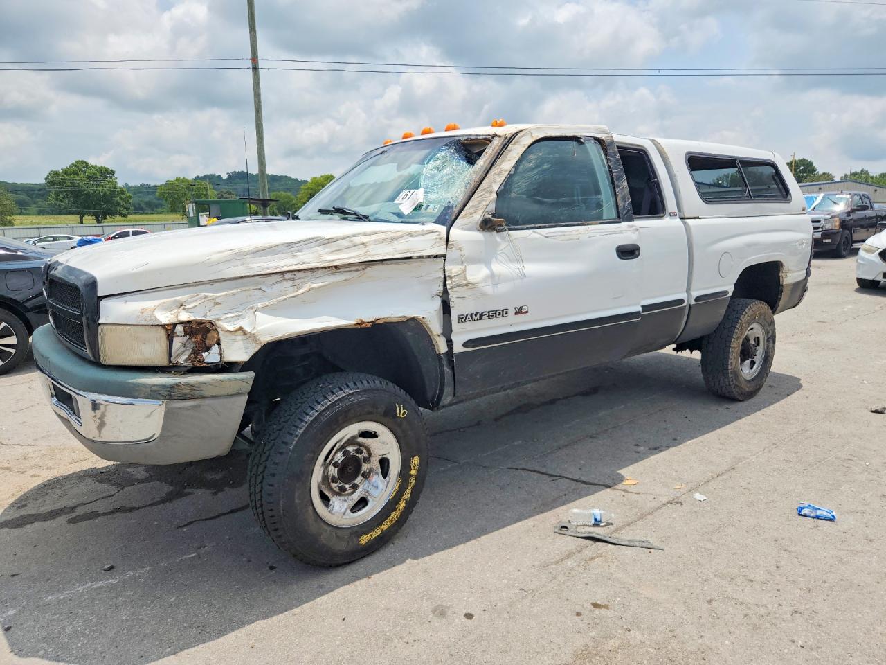 1998 Dodge 2500, VIN 3B7KF22Z8WG106778 — Перед