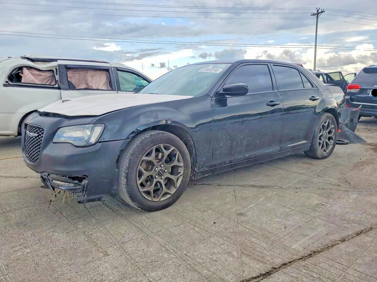 2016 Chrysler 300 S Alloy Edition, VIN 2C3CCAGG9GH175984 — Rear end