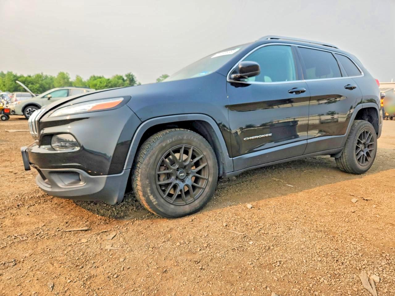 2018 Jeep Cherokee Latitude, VIN 1C4PJMCB8JD550217 — Undercarriage