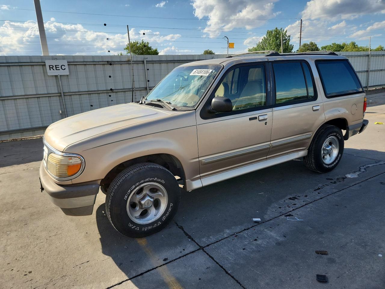 1996 Ford Explorer XL, VIN 1FMDU34X6TUA17053 — Rear end