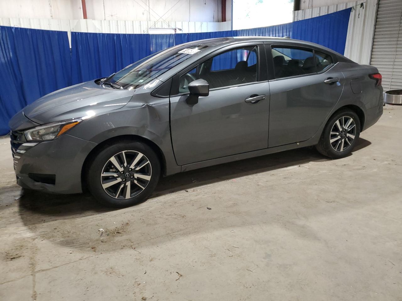 2025 Nissan Versa SV, VIN 3N1CN8EV1SL848401 — Перед