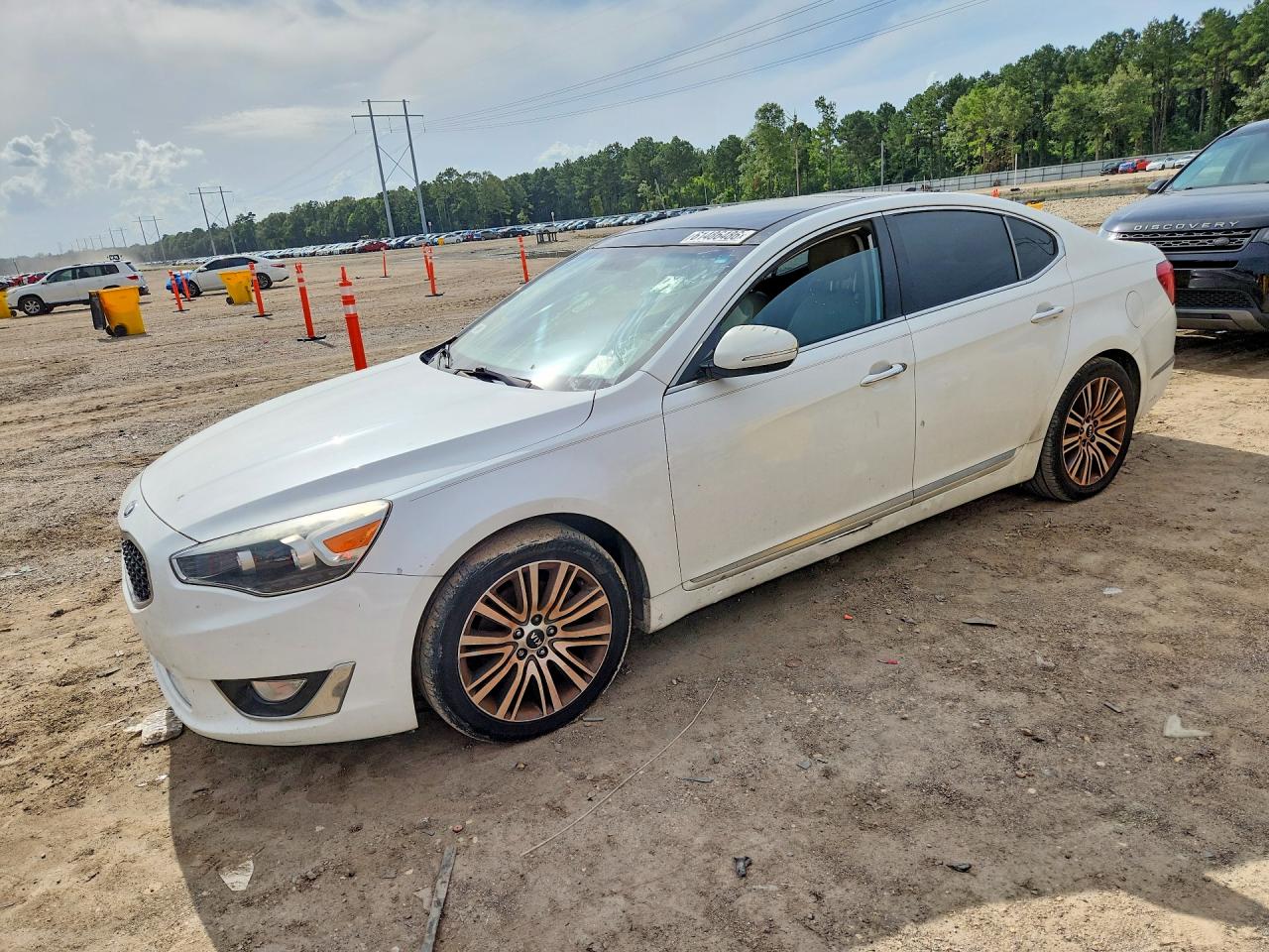 2015 Kia Cadenza Premium, VIN KNALN4D73F5185473 — Minor dents and scratches