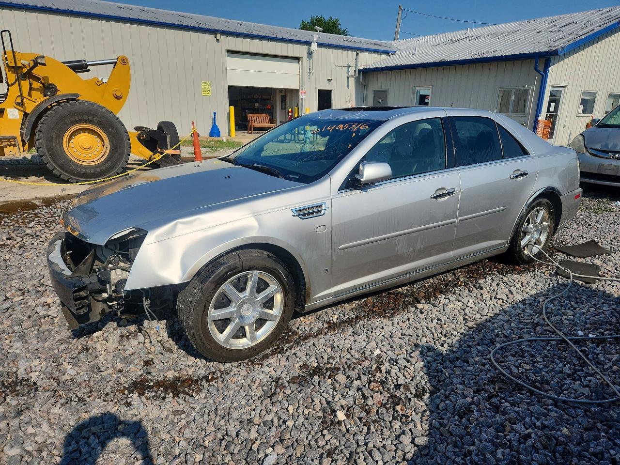 2008 Cadillac STS AWD, VIN 1G6DA67VX80174143 — Перед