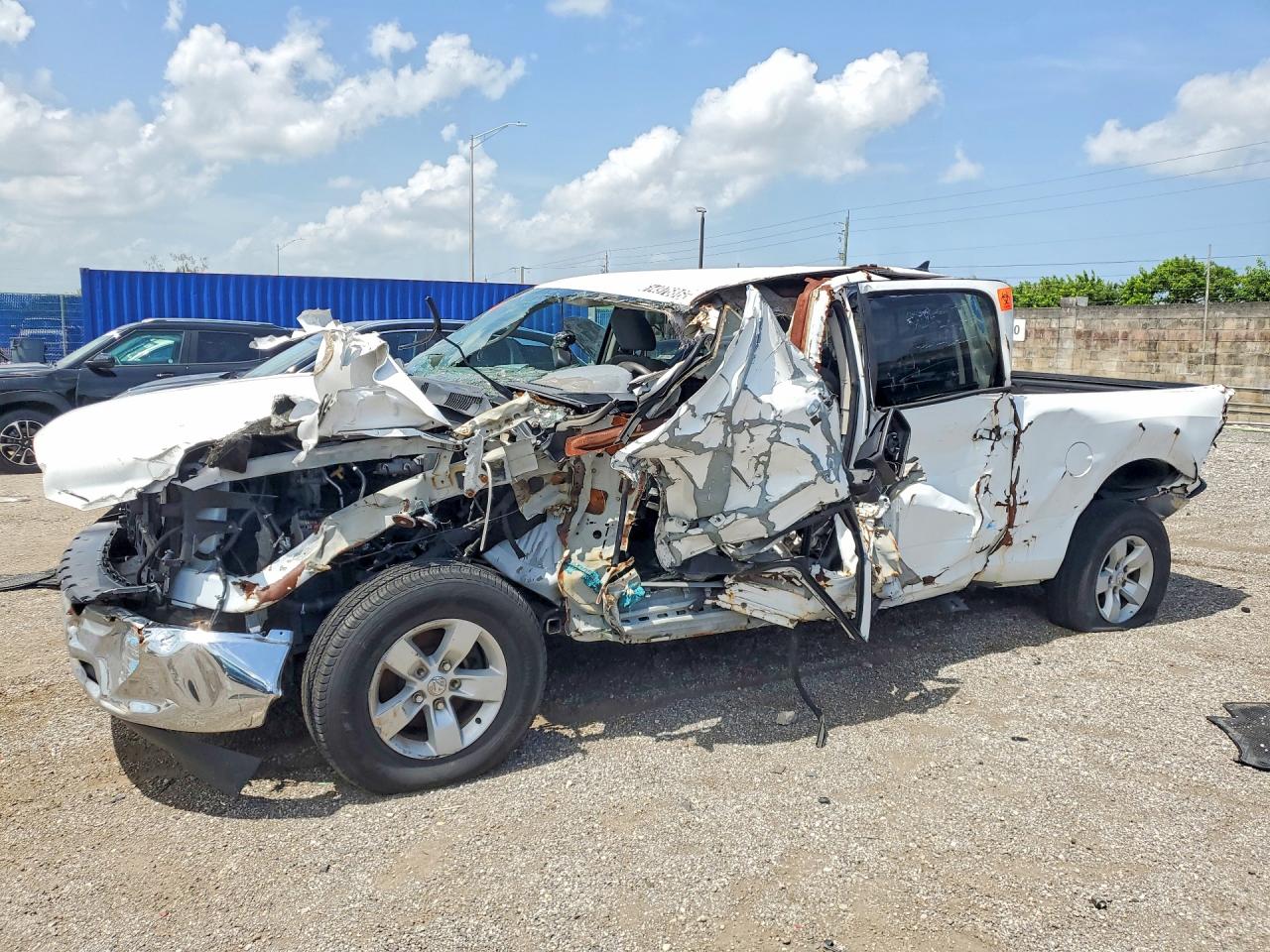 2020 Ram 1500 SLT, VIN 1C6RR6TT3LS135592 — Side