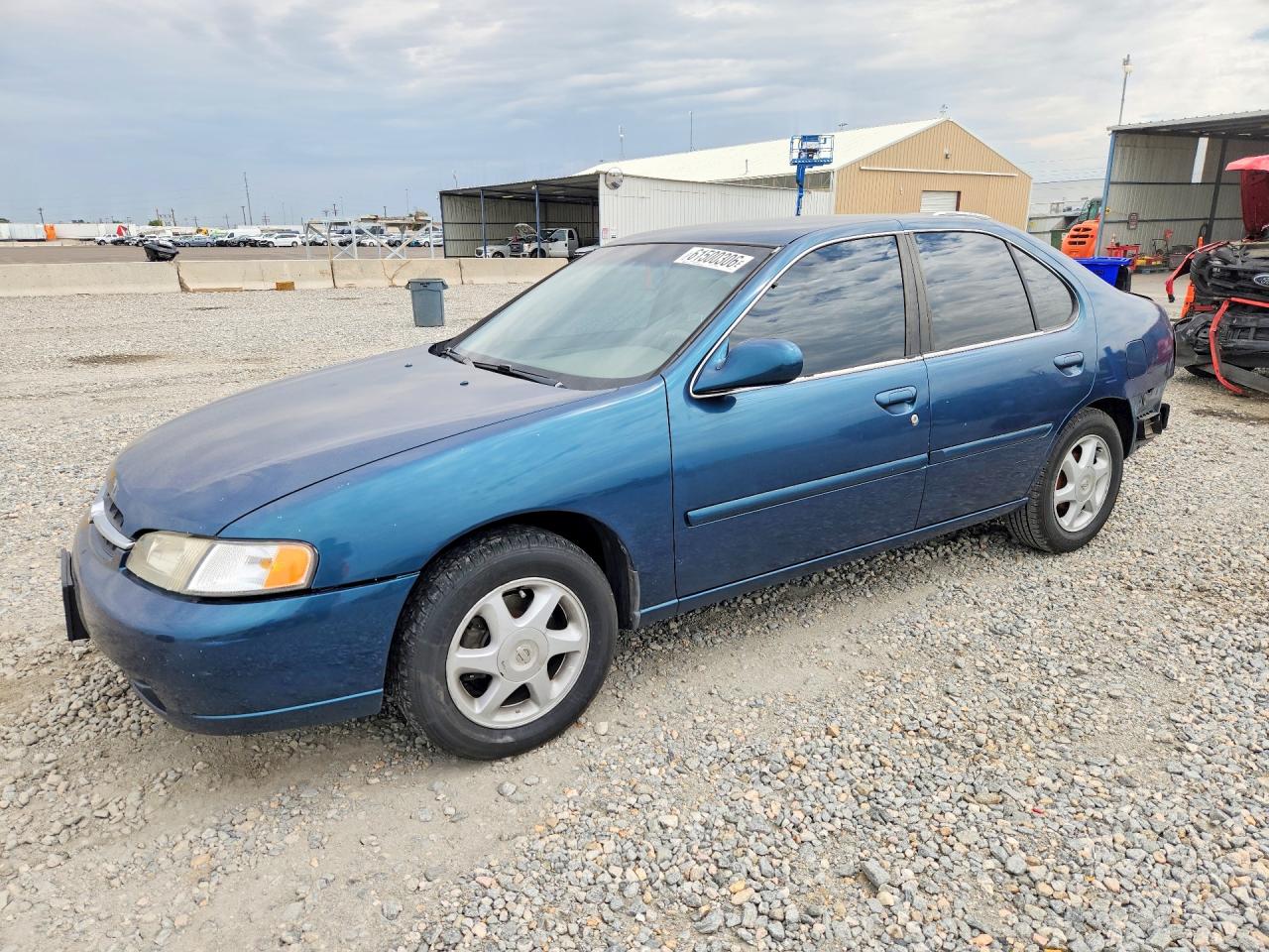 1998 Nissan Altima XE, VIN 1N4DL01D8WC165124 — Зад
