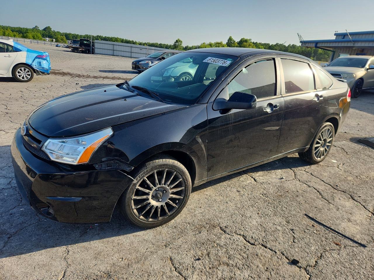 2011 Ford Focus SES, VIN 1FAHP3GN8BW119633 — Front end