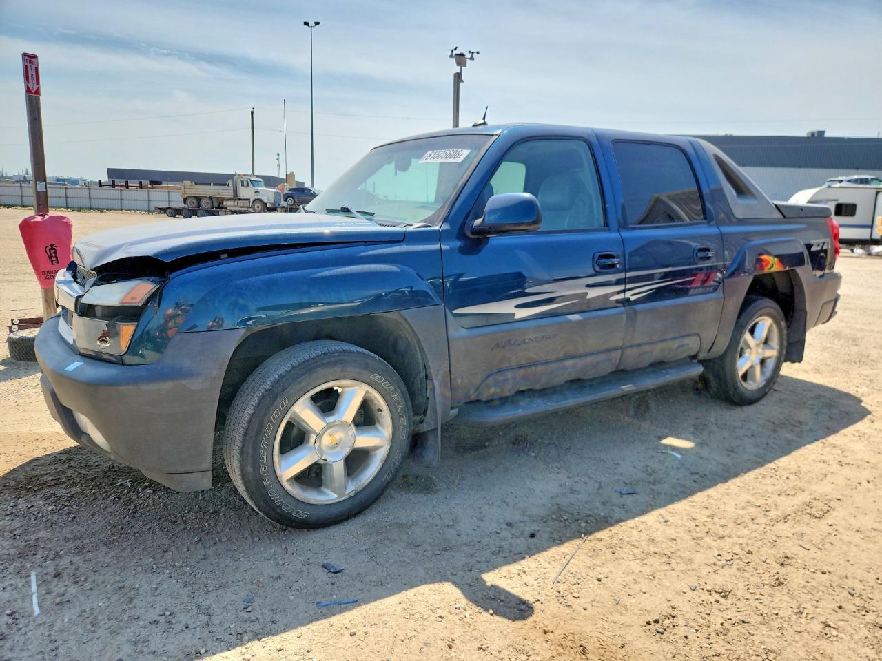 2005 Chevrolet Avalanche LS, VIN 3GNEK12TX5G244732 — Front end