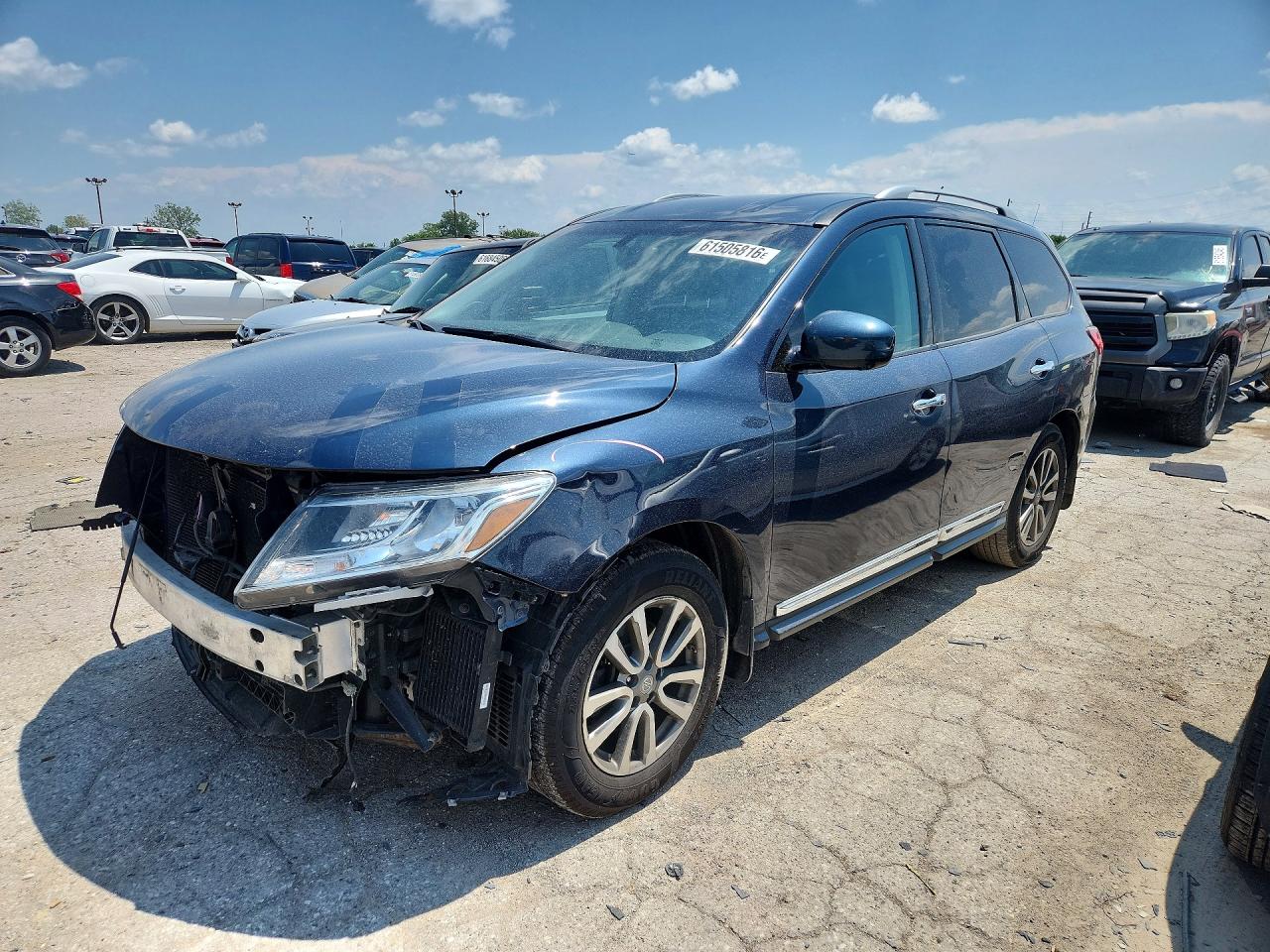 2015 Nissan Pathfinder SV, VIN 5N1AR2MM5FC632806 — Front end