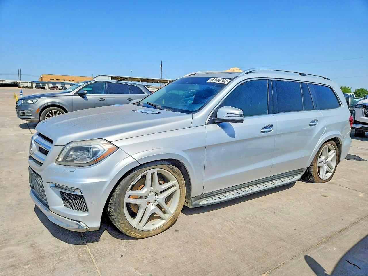 2016 Mercedes-Benz GL 550, VIN 4JGDF7DE4GA672030 — Front end